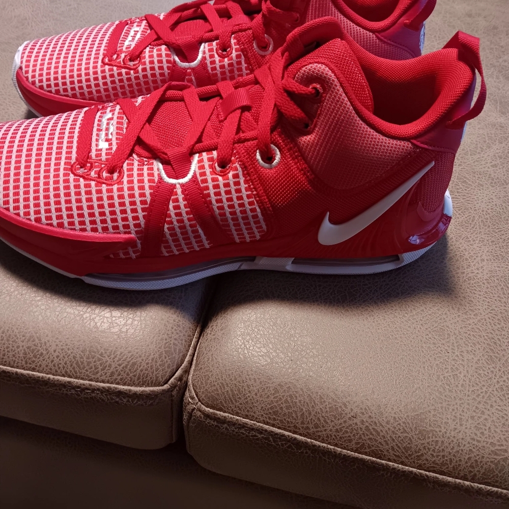 Mens Lebron witness vii university red size 10 m - Picture 3 of 13
